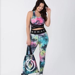 Monat cross cross sports bra